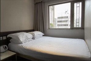 Room, 1 Queen Bed | Blackout curtains, iron/ironing board, free WiFi - Kam Mun Guest House (Kowloon)