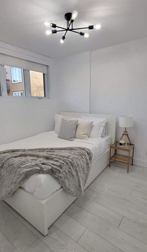 1 dormitorio, tabla de planchar con plancha, wifi gratis y ropa de cama