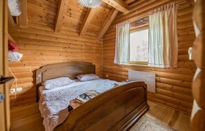 2 bedrooms, travel cot, free WiFi, bed sheets