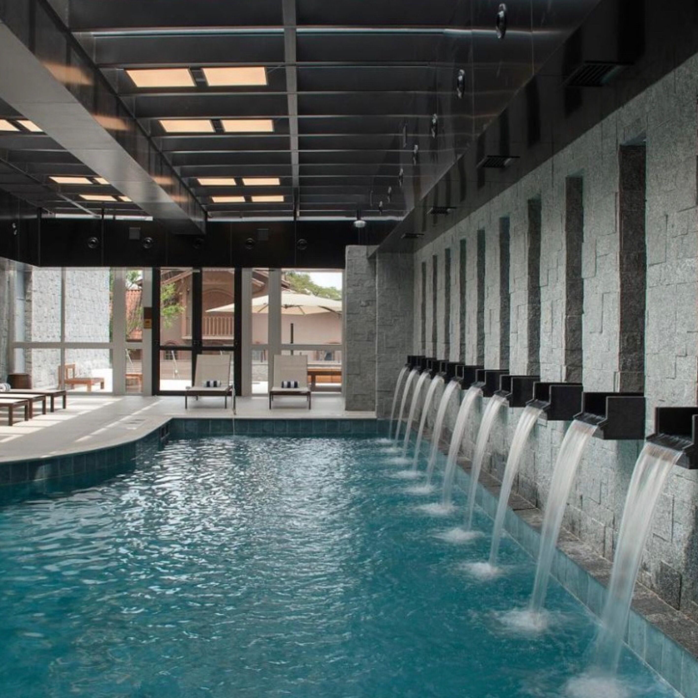 室内游泳池，恒温泳池