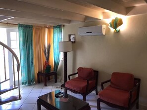 Interior - Shady Parma pool view (Ocho Rios)