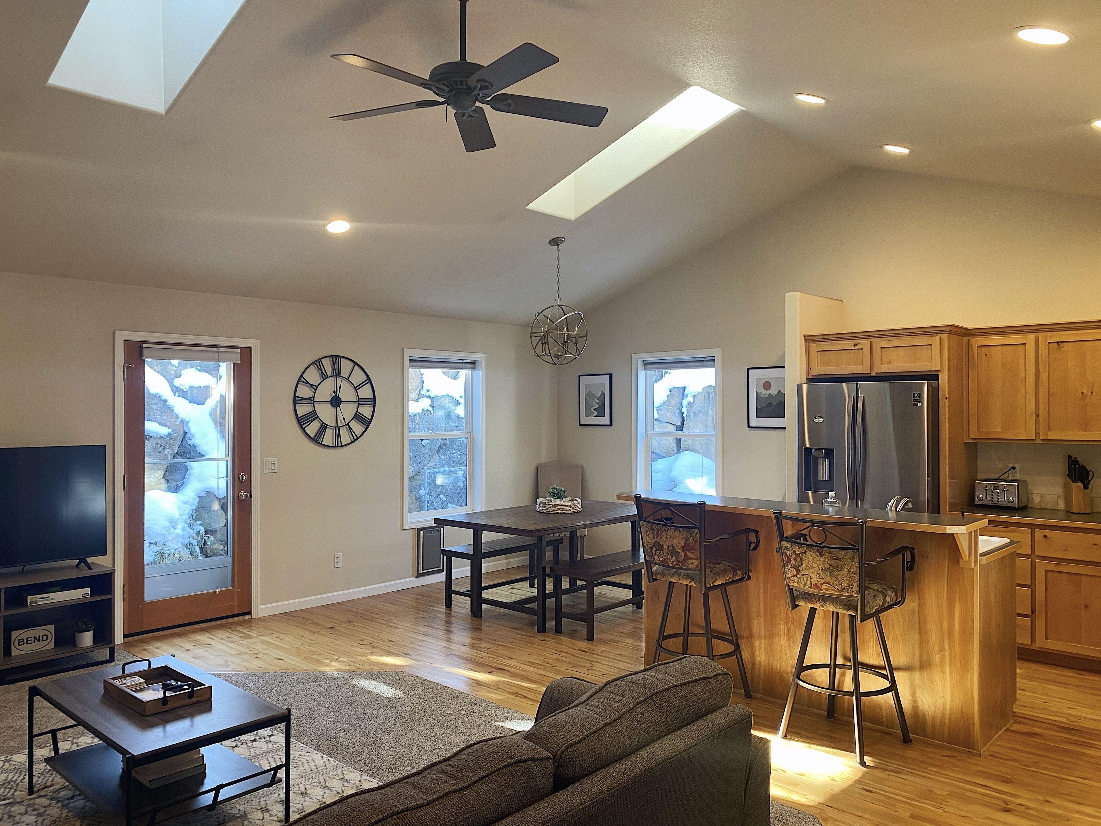 Smart TV, fireplace, DVD player, books