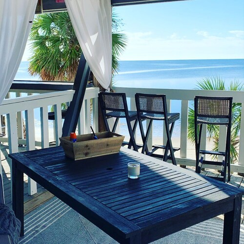 Beachfront Bliss w/ Stunning Views - Kayaks, Beach Gear & Firepit Nights!