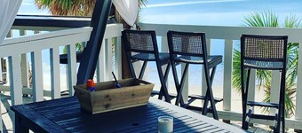 Beachfront Bliss w/ Stunning Views - Kayaks, Beach Gear & Firepit Nights!