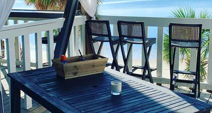 Beachfront Bliss w/ Stunning Views - Kayaks, Beach Gear & Firepit Nights!