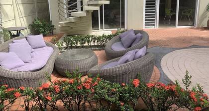 Loft ideally located 2 minutes from the Galleria