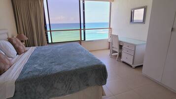 2 bedrooms, in-room safe, desk, iron/ironing board