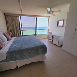 2 soverom, safe på rommet, skrivebord og strykejern/-brett