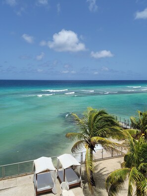 På stranden og strandhåndklær