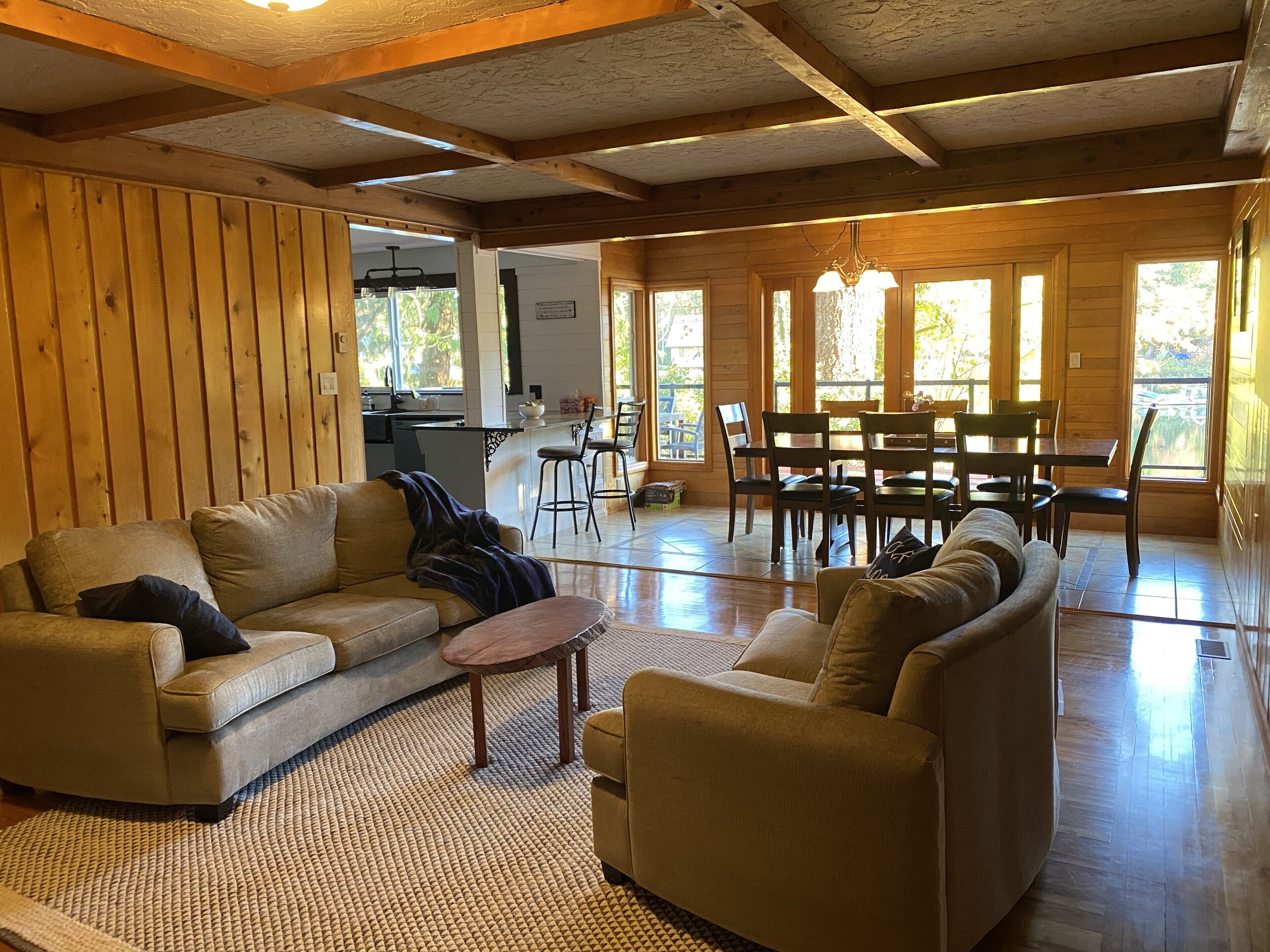 Large Family-friendly Waterfront House In Lake Cowichan - Lake Cowichan