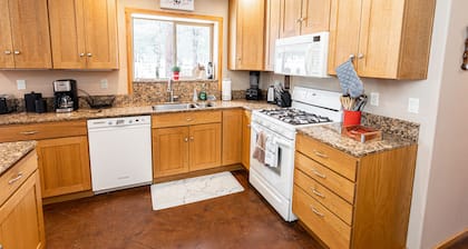 Custom Home In The Lost Sierras w/ Pool Table