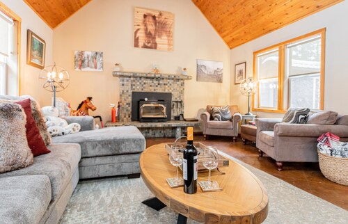 Custom Home In The Lost Sierras w/ Pool Table