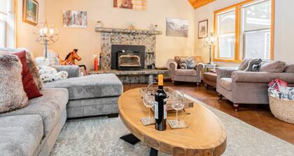 Custom Home In The Lost Sierras w/ Pool Table