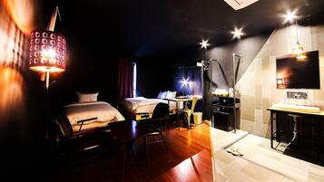 Premium Twin Room | Egyptian cotton sheets, premium bedding, desk, laptop workspace