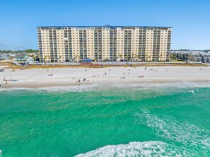 On the beach - Beachfront! Heated pool, spa, Tiki bar & Views! (Panama City Beach)
