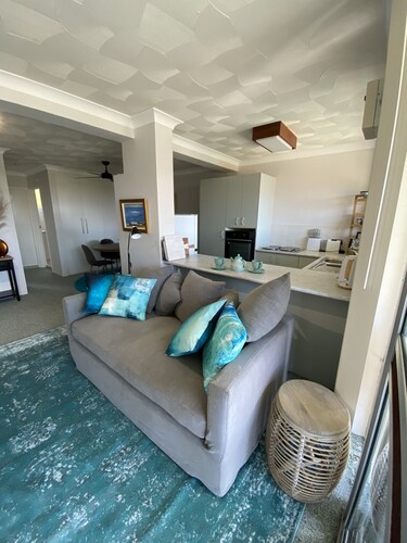 Bribie Island | Pool & 100 metres to Bongaree Beach and Shops