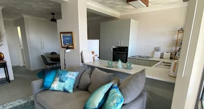 Bribie Island | Pool & 100 metres to Bongaree Beach and Shops