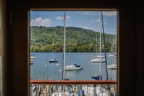 Interior - Osprey - Luxury Boat House on the shore of Lake Windermere near to Bowness  (Bowness-on-Windermere)