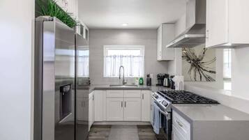 Coffee/tea maker, fridge, microwave, oven
