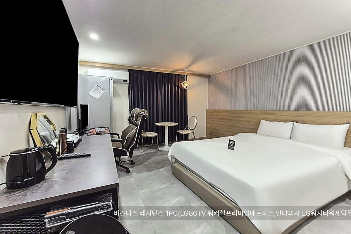 Business Residence 1PC | 低刺激性寝具、客室ごとに異なる装飾、客室ごとに異なるインテリア、デスク