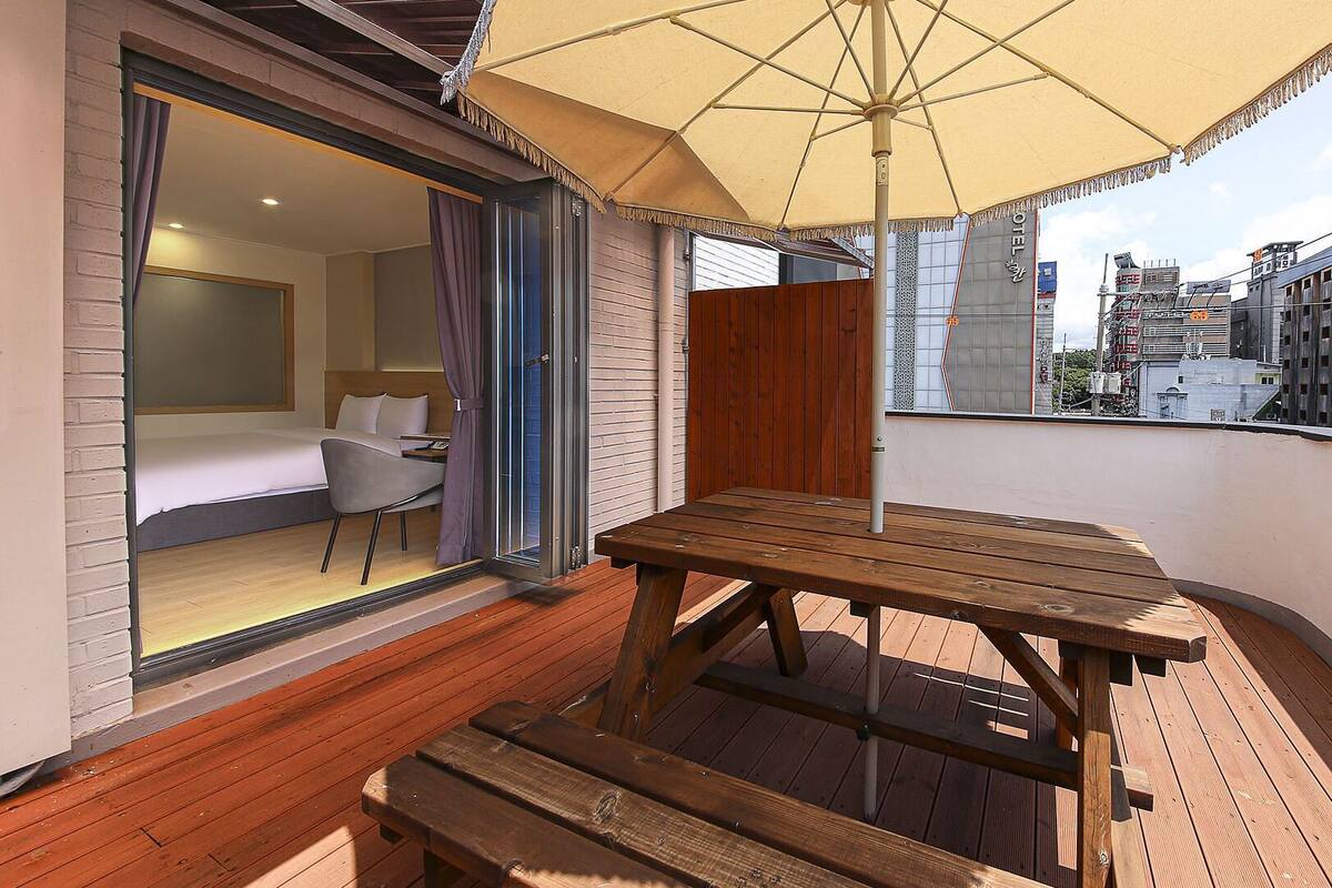 Rom, 1 kingsize-seng, ikke-røyk, terrasse | Terrasse/patio