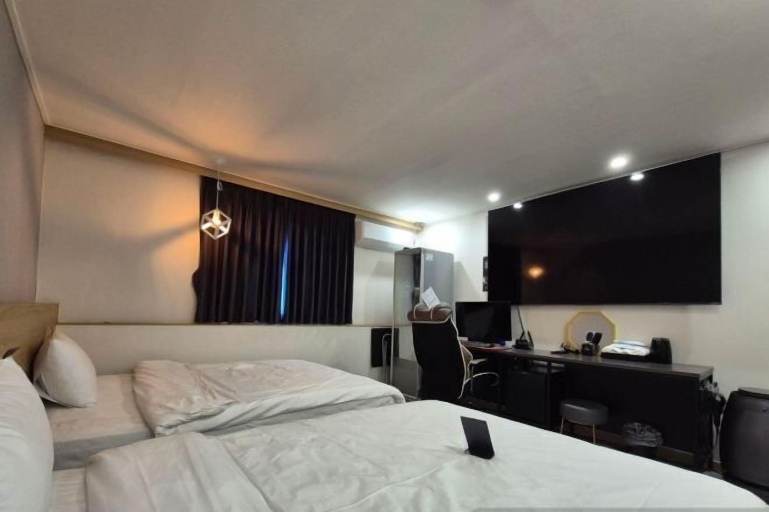 Hypo-allergenic bedding, individually decorated, individually furnished