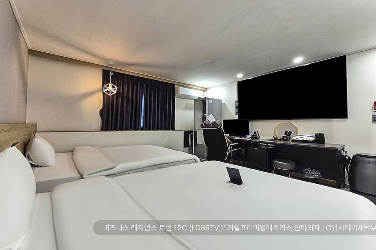 Kahden hengen deluxe-huone (kaksi sänkyä), 2 makuuhuonetta, tupakointi kielletty | Allergiatestatut vuodevaatteet, yksilöllisesti sisustettu