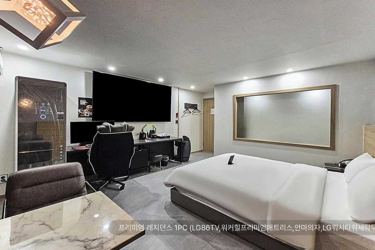 Deluxe-huone, 1 suuri parisänky, tupakointi kielletty | Allergiatestatut vuodevaatteet, yksilöllisesti sisustettu