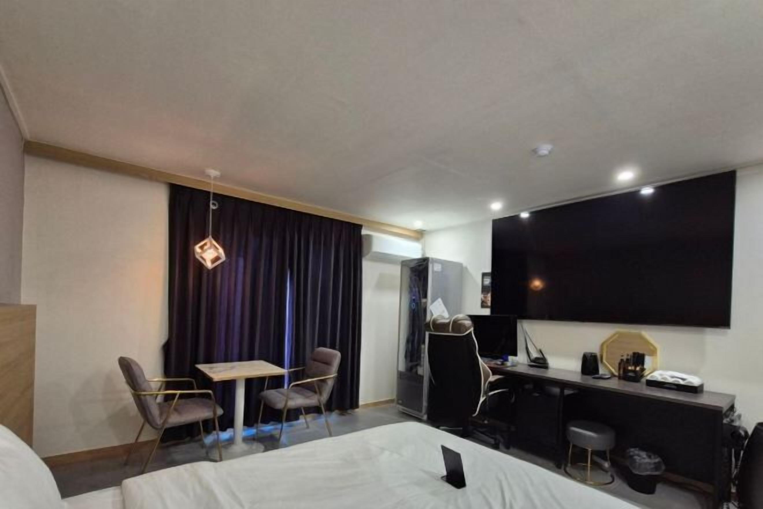 Hypo-allergenic bedding, individually decorated, individually furnished