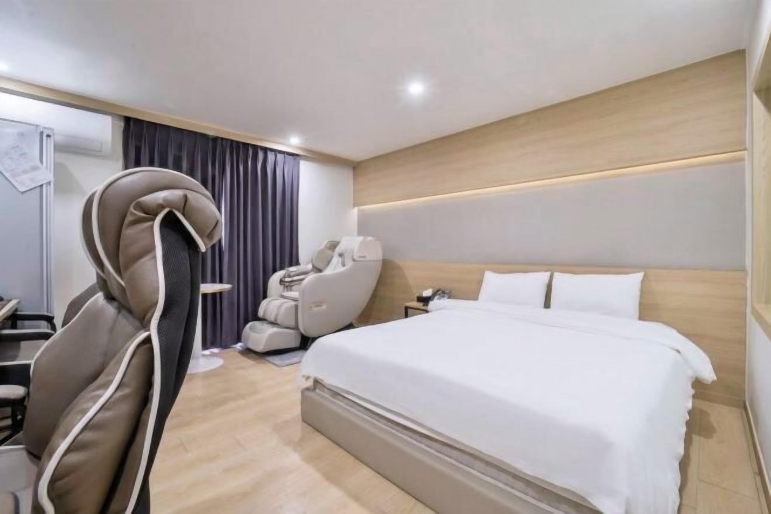 Hypo-allergenic bedding, individually decorated, individually furnished