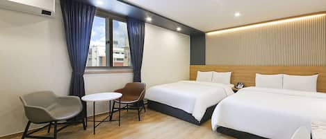 Chambre Familiale avec lits jumeaux, 2 grands lits, non-fumeurs | Literie hypoallergénique, décoration personnalisée