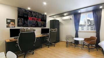 Family Twin Room, 2 Bedrooms, Non Smoking | Hypo-allergenic bedding, individually decorated, individually furnished