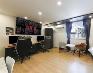 Habitación familiar con 2 camas individuales, 2 camas de matrimonio, no fumadores | Ropa de cama hipoalergénica y decoración individual