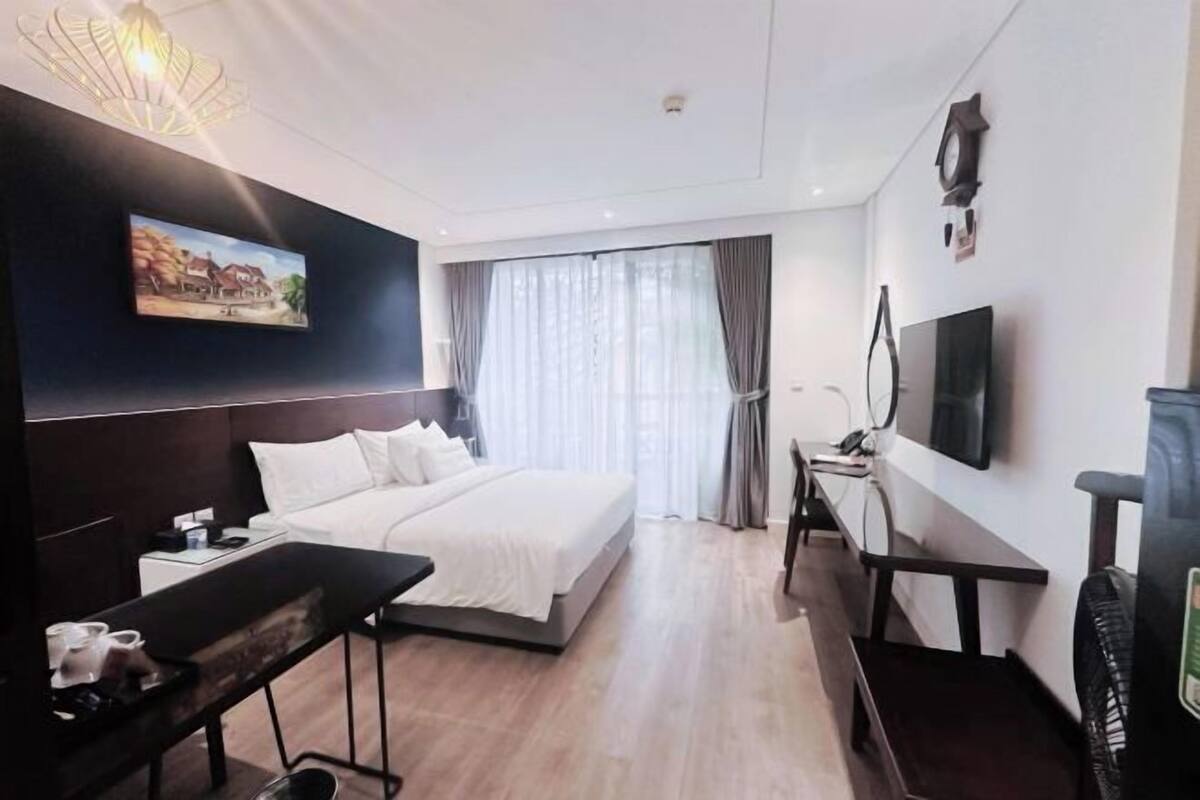 Minibar, in-room safe, blackout curtains, iron/ironing board