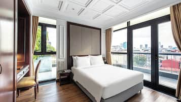 Deluxe Double Room | Minibar, in-room safe, blackout drapes, iron/ironing board