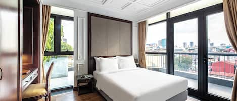 Deluxe Double Room | Minibar, in-room safe, blackout curtains, iron/ironing board