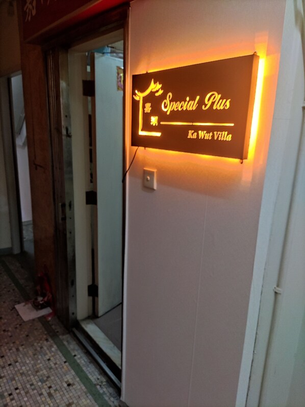 Vista frontal de la propiedad