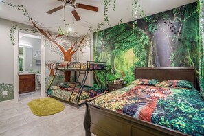3 bedrooms, desk, iron/ironing board, free WiFi - Luxury 3BRM, 3.5B House: Near Downtown, Medical Center & NRG Stadium (Houston)