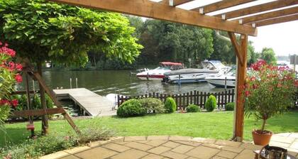 Directly on the water with its own jetty in Berlin - Köpenick