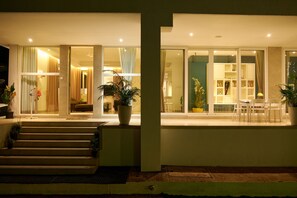 Terrace/patio - Ekayan  4 bedroom luxury villa (Panchgani)