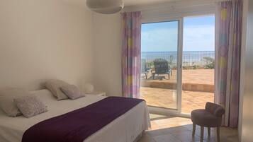 3 bedrooms, iron/ironing board, travel crib, free WiFi