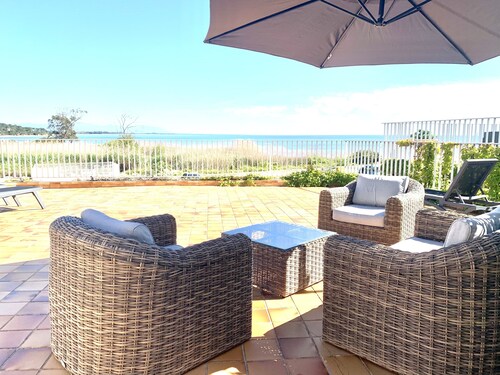 4-star waterfront villa with exceptional sea views