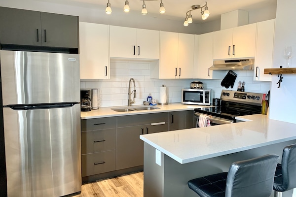 Geladeira, micro-ondas, fogão, cooktop