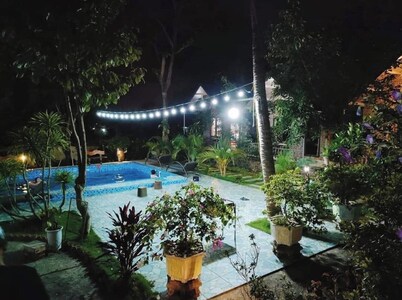 Beautiful Family Bungalow with swimming pool  5 mins to the beach.
