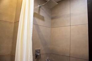 Senior Room, 1 Double Bed | Bathroom - Sohana Palace (New Delhi)