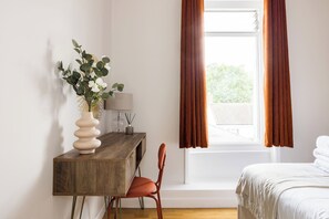 1 bedroom, iron/ironing board, free WiFi, bed sheets - Beautiful Euston I (London)