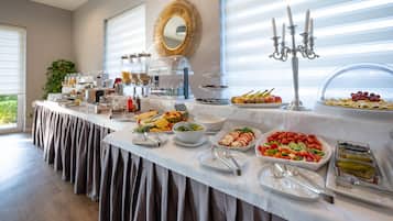 Tägliches inbegriffenes kontinentales Frühstück