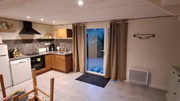 Refrigerador, microondas, horno, placa de cocina