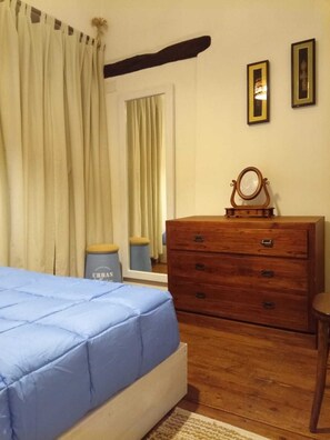 1 bedroom, bed sheets