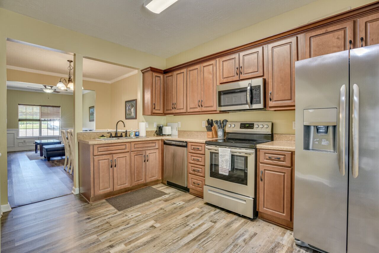 Fridge, microwave, stovetop, dishwasher